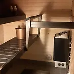 Cozy With Sauna And Free Parking Appartement
